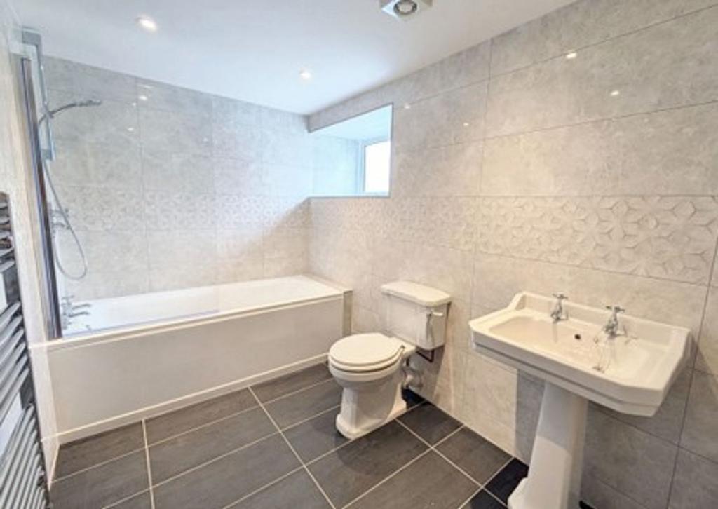 Bedroom one en suite