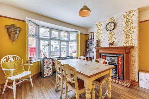 67 Albert Road, Evesham, WR11 4LA