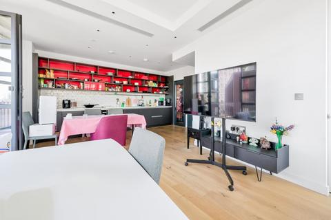 3 bedroom apartment to rent, Defoe House, London City Island, E14