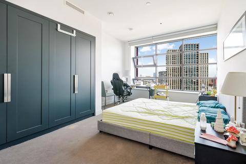 3 bedroom apartment to rent, Defoe House, London City Island, E14