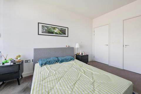 3 bedroom apartment to rent, Defoe House, London City Island, E14