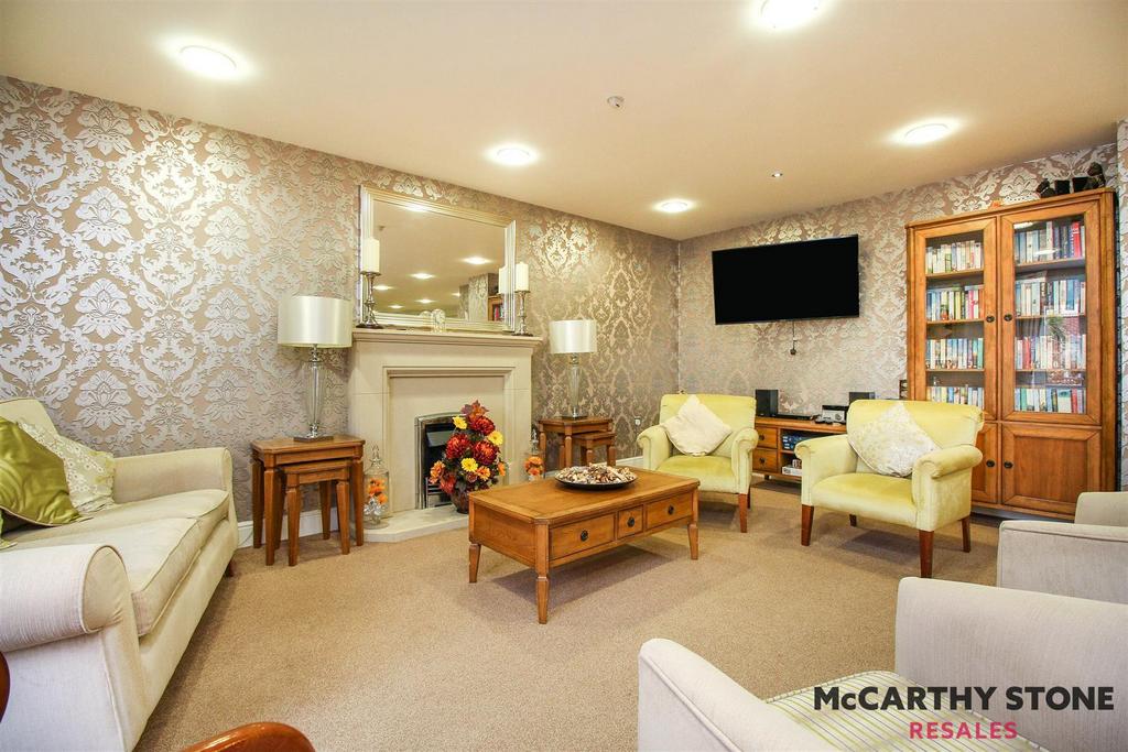 Mc Kinlay Lounge 2.jpg