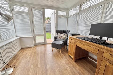 8a Dacombe Drive, Poole, BH16 5JL