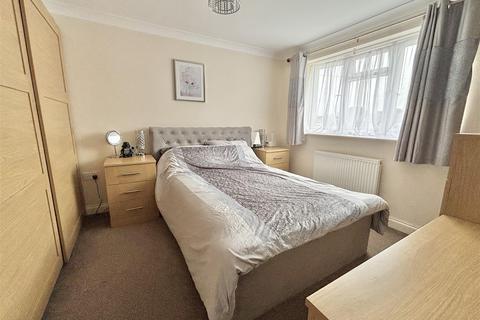 8a Dacombe Drive, Poole, BH16 5JL