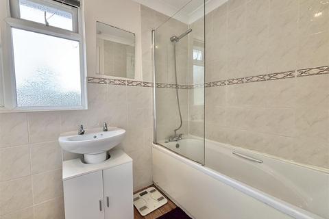 8a Dacombe Drive, Poole, BH16 5JL