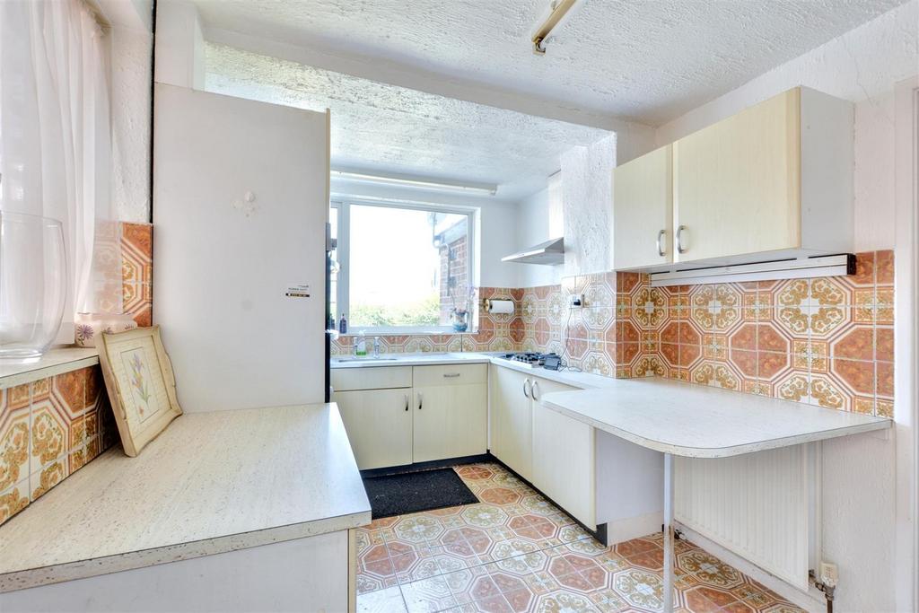 Kitchen 2.jpeg