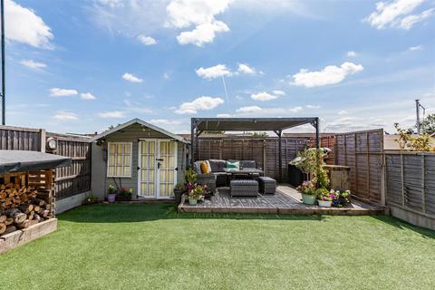 39 Saxon Close, Northfleet, Gravesend, DA11 8HA