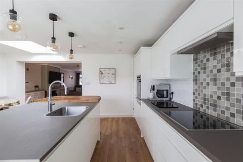 39 Saxon Close, Northfleet, Gravesend, DA11 8HA