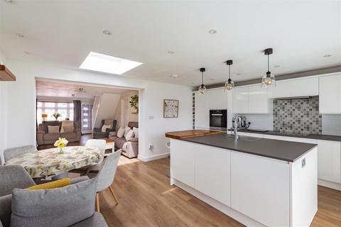 39 Saxon Close, Northfleet, Gravesend, DA11 8HA