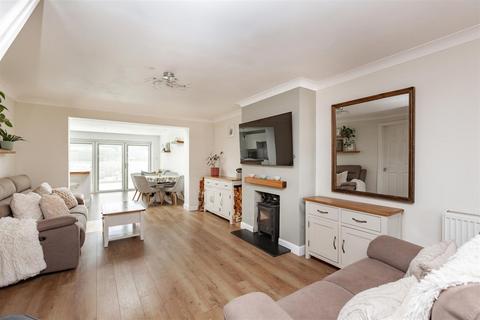 39 Saxon Close, Northfleet, Gravesend, DA11 8HA