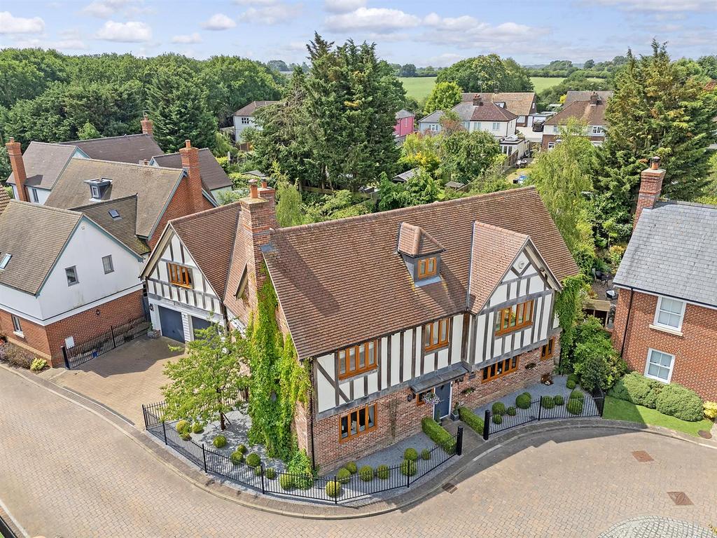 Edney Common Woodland Way, Edney Common, Chelmsford 6 bed detached house - £1,300,000
