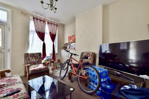 3 bedroom terraced house for sale, Wand Street, Off Melton Road, Leicester, LE4