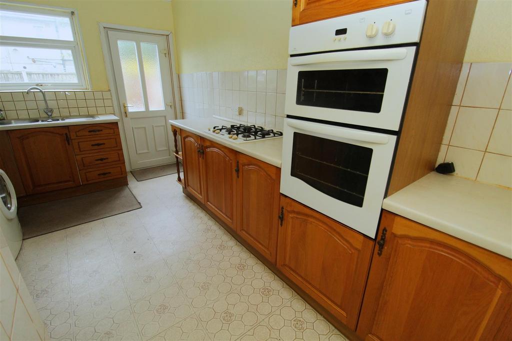 Kitchen2.JPG