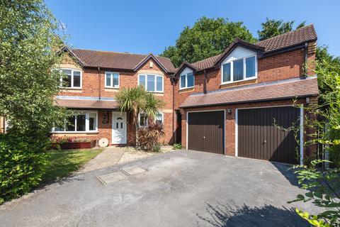 5 bedroom detached house for sale