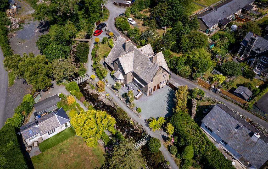 Ty Nant the property with 4 bridges