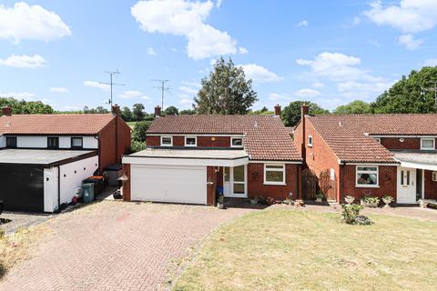 4 bedroom detached house for sale, Holywell Road, Studham, Bedfordshire, LU6