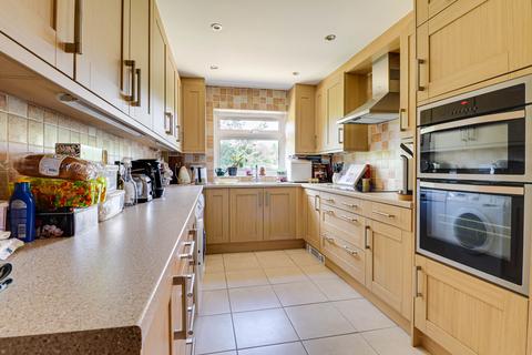 4 bedroom detached house for sale, Holywell Road, Studham, Bedfordshire, LU6