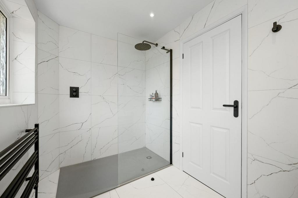 Main En Suite