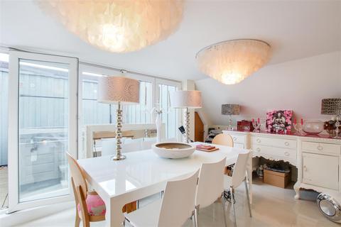 2 bedroom penthouse for sale, Collingridge House, Old Park Road, EN2