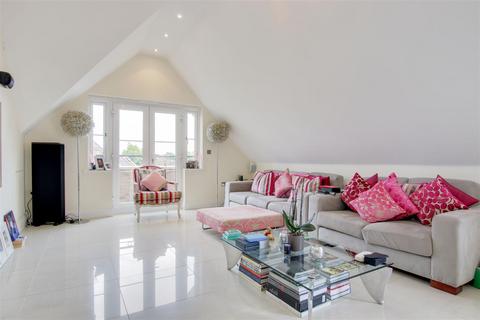 2 bedroom penthouse for sale, Collingridge House, Old Park Road, EN2