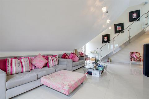 2 bedroom penthouse for sale, Collingridge House, Old Park Road, EN2