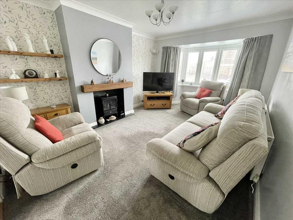 LOUNGE (front)