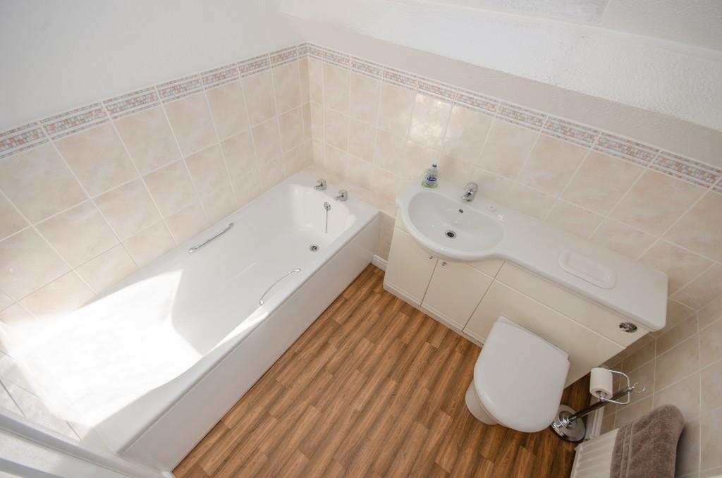 Ensuite bathroom.jpg