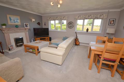 3 bedroom townhouse for sale, Pentle Drive, Pentlepoir