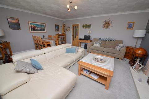 3 bedroom townhouse for sale, Pentle Drive, Pentlepoir