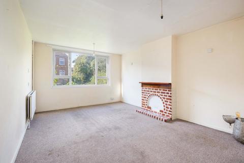 20 Lyneham Walk, London, E5 0HX