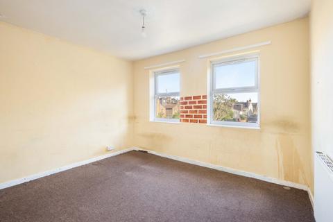 20 Lyneham Walk, London, E5 0HX