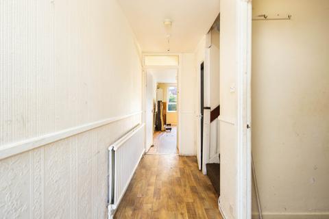 20 Lyneham Walk, London, E5 0HX
