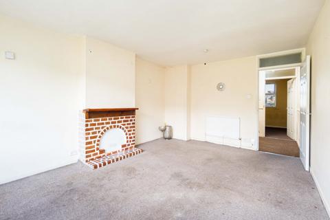 20 Lyneham Walk, London, E5 0HX