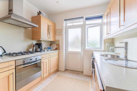 2 bedroom flat for sale, Holyoake Walk, W5