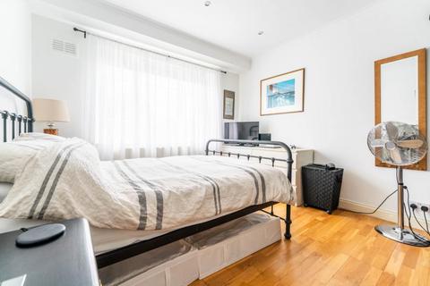 2 bedroom flat for sale, Holyoake Walk, W5