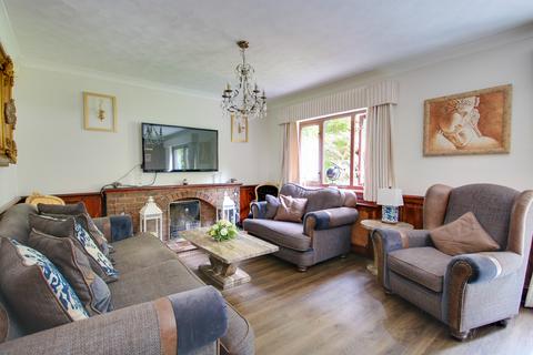 3 bedroom detached house for sale, THORNHILL! POPULAR CUL-DE-SAC LOCATION! STUNNING KITCHEN!