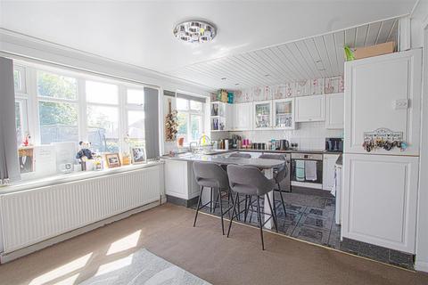 4 bedroom semi-detached house for sale, Greens Farm Lane, Billericay CM11
