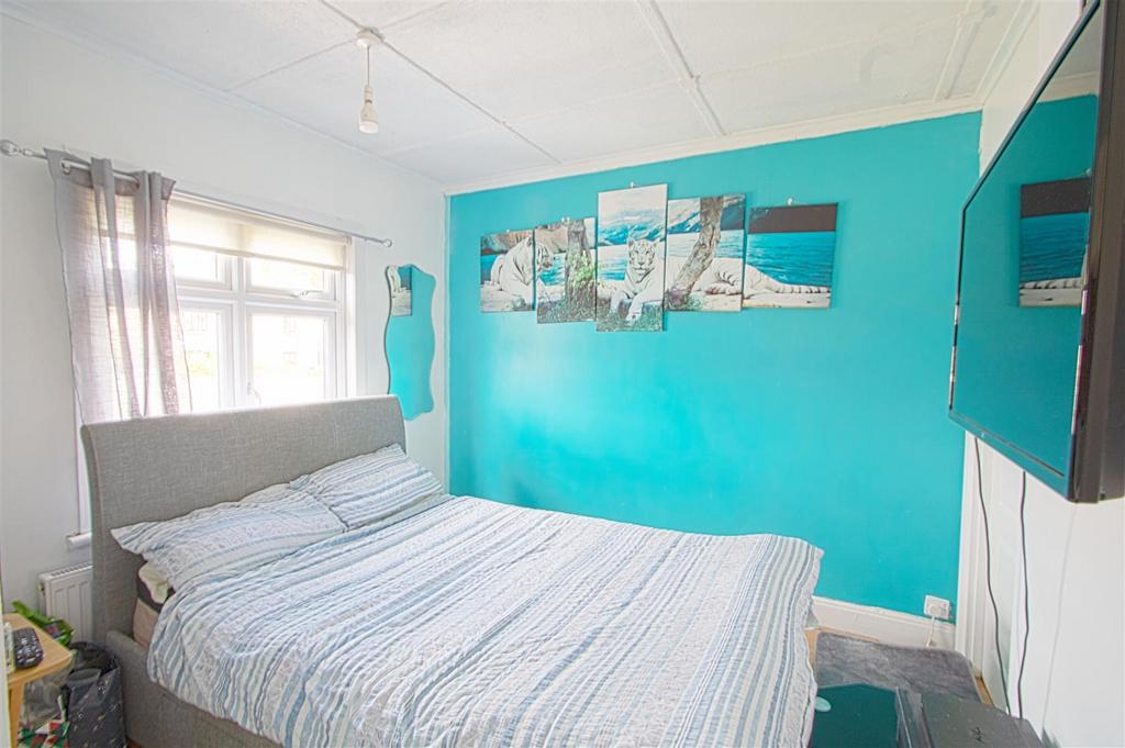 Front bed 2.jpg