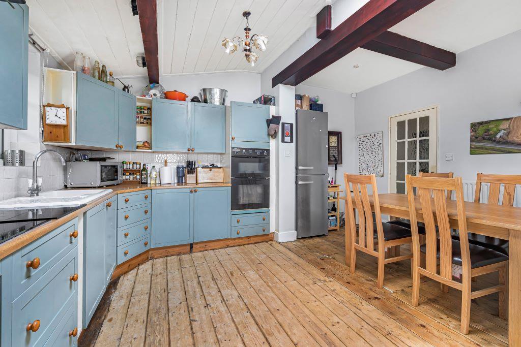 Kitchen3.JPG