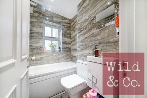 2 bedroom flat for sale, Clifden Road, Hackney