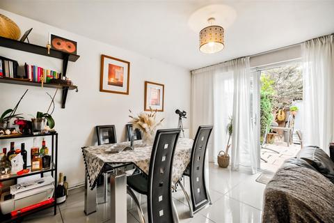 35 Abbey Road, London, E15 3JZ