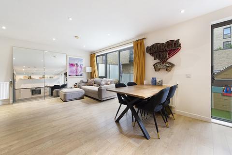 2 bedroom apartment for sale, at Felix Point, 5 Epstein Square, London E14