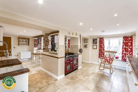 4 bedroom detached house for sale, Doncaster Road, Barnburgh, Doncaster