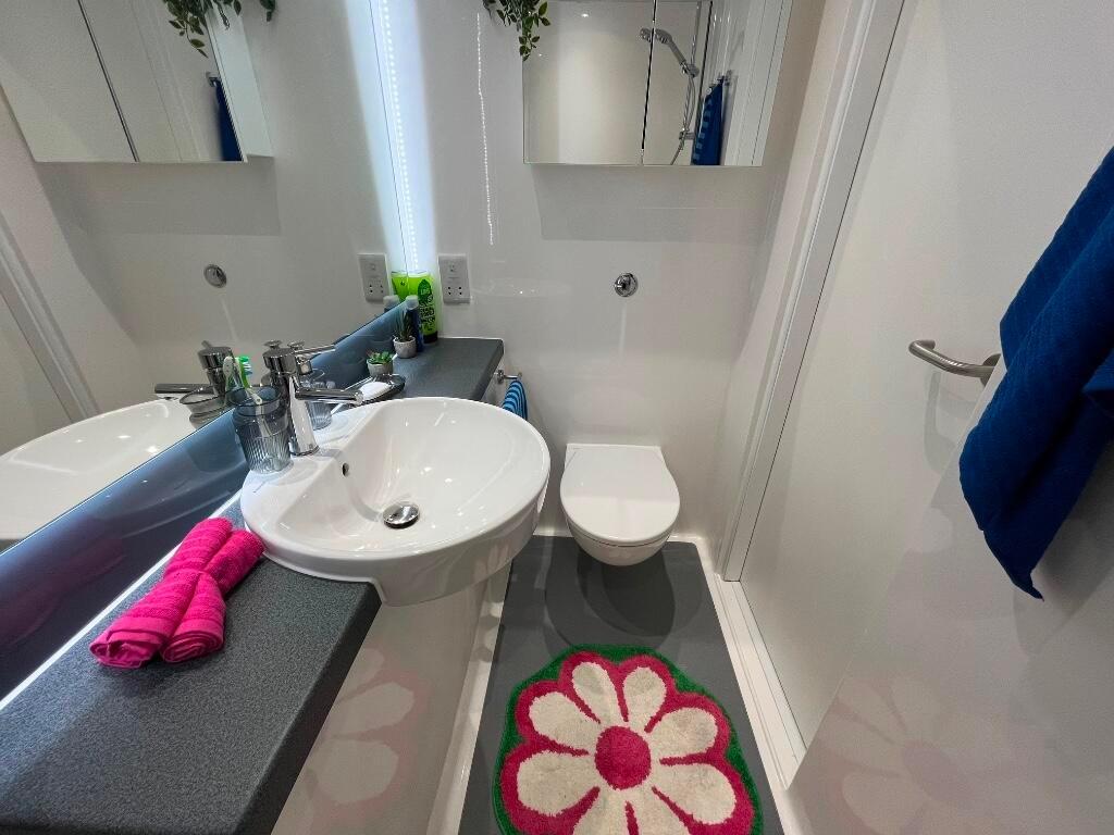 Bright and modern bathroom suite featuring a cl...