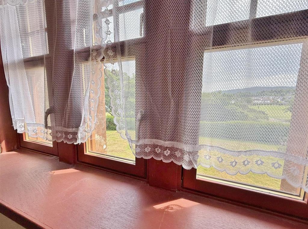 Half landing window