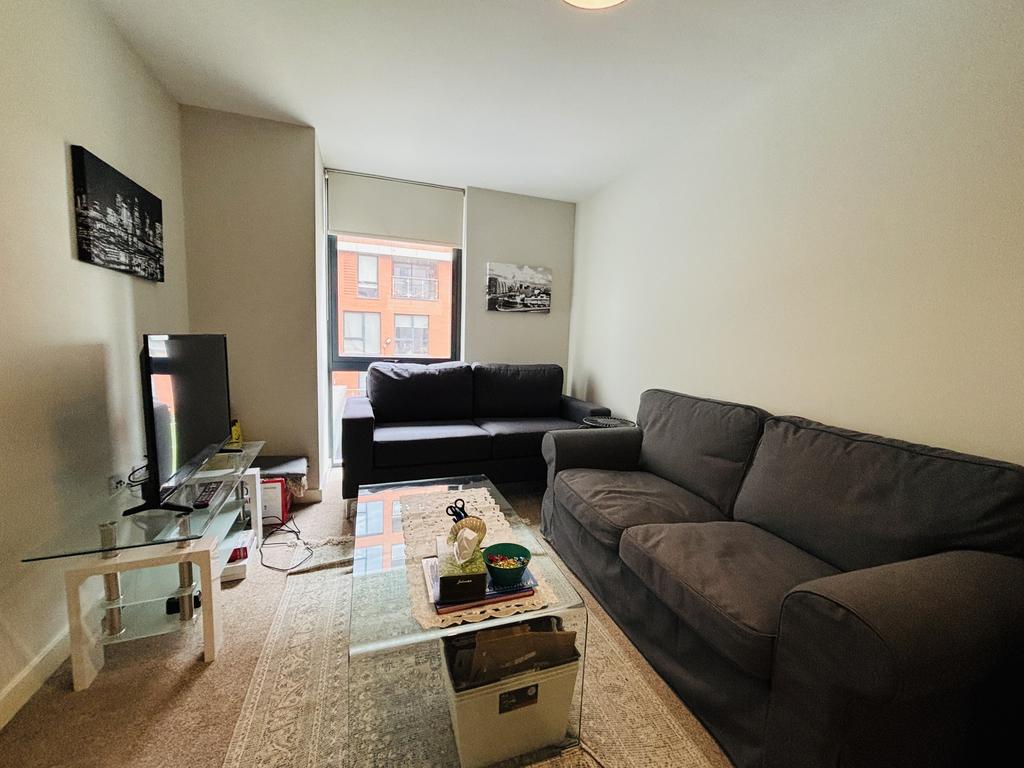 Very well presented a apartment in Adelphi Wharf