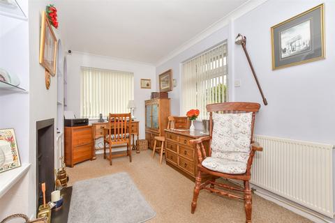2 bedroom detached bungalow for sale, Lawn Close, Tenterden TN30