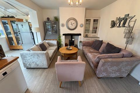 3 Fieldway, Clayton, Bradford, BD14 6RP