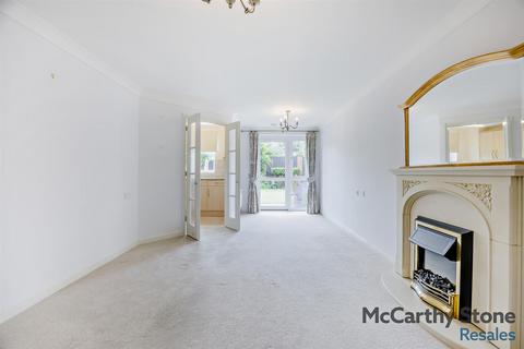 1 bedroom apartment for sale, Benedict Court, Western Avenue, Newbury, Berkshire, RG14 1AR