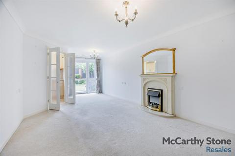 1 bedroom apartment for sale, Benedict Court, Western Avenue, Newbury, Berkshire, RG14 1AR